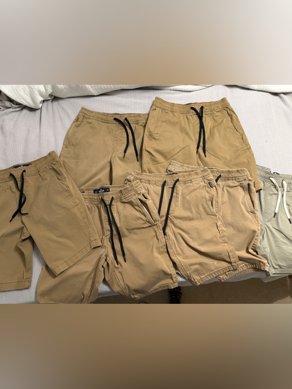 Hollister Men’s Drawstring Chino Shorts in Khaki & Stone - Picture 3 of 16